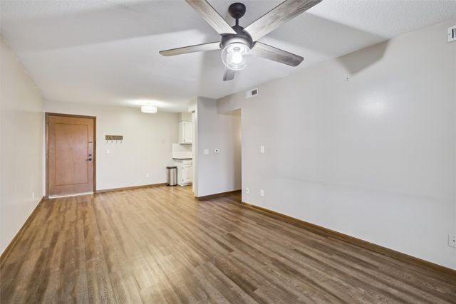 1900 50th Street 22, Des Moines, IA 50310