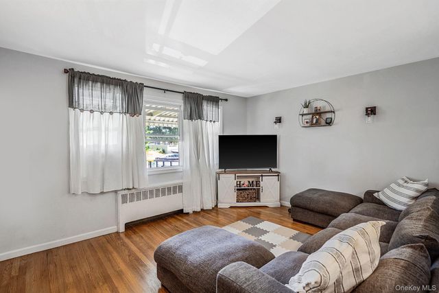 168 W 21st Street, Deer Park, NY 11729