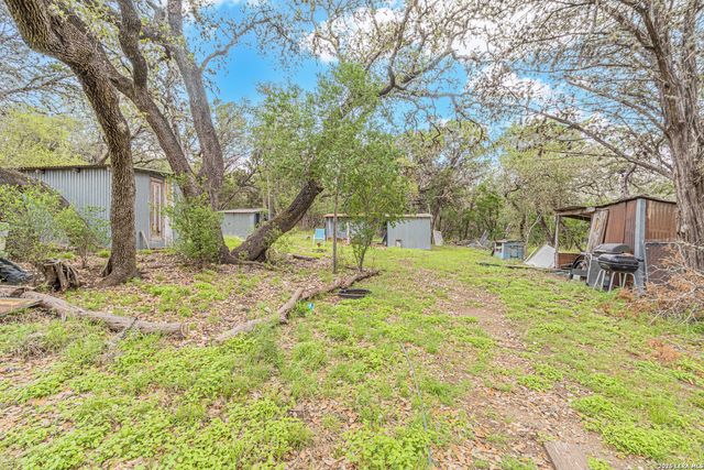 2939 Goat Hill Rd, Lakehills, TX 78063