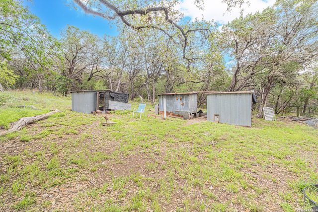 2939 Goat Hill Rd, Lakehills, TX 78063