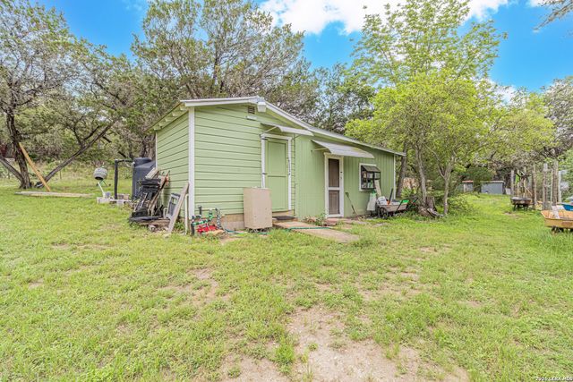 2939 Goat Hill Rd, Lakehills, TX 78063
