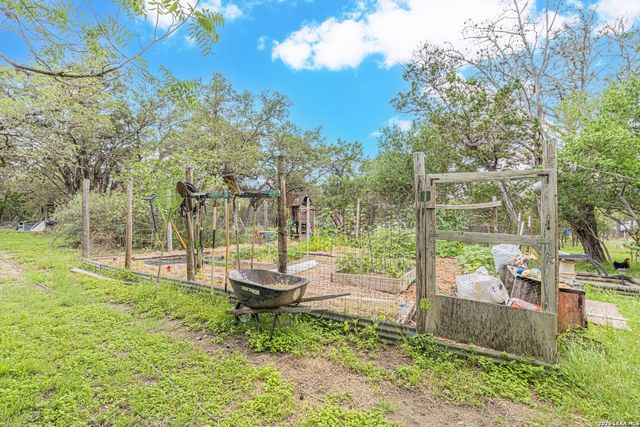 2939 Goat Hill Rd, Lakehills, TX 78063