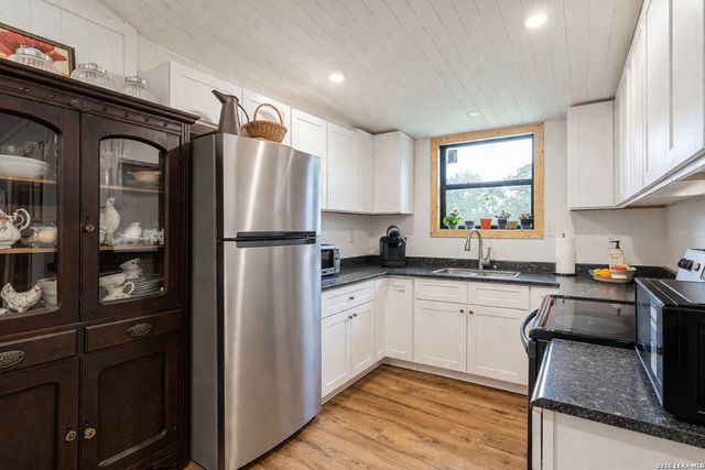 2939 Goat Hill Rd, Lakehills, TX 78063