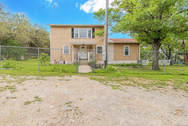 2939 Goat Hill Rd, Lakehills, TX 78063