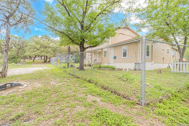 2939 Goat Hill Rd, Lakehills, TX 78063