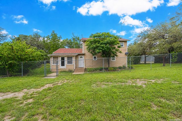 2939 Goat Hill Rd, Lakehills, TX 78063