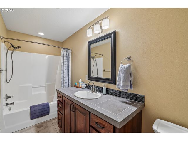 3713 Ne 119TH St, Vancouver, WA 98686