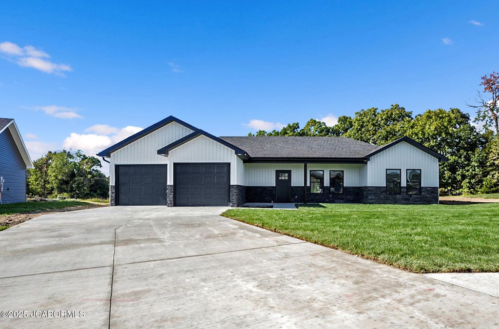 734 VINE DRIVE, Holts Summit, MO 65043