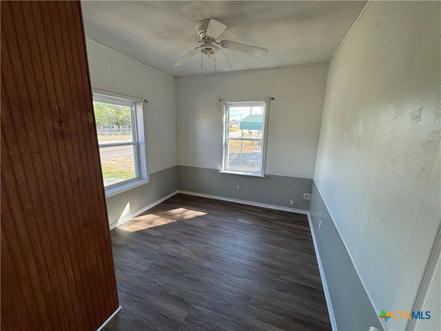 414 S Esplanade Street, Cuero, TX 77954