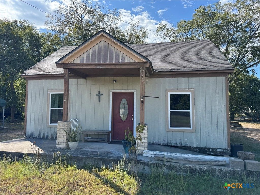 414 S Esplanade Street, Cuero, TX 77954