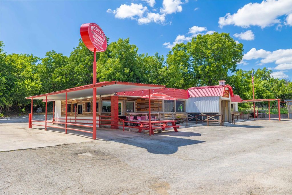 707 Commercial ST, Goldthwaite, TX 76844