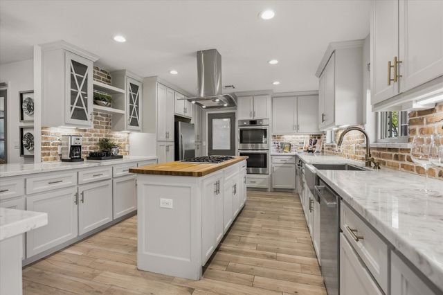 3731 Sun Valley Drive, Houston, TX 77025