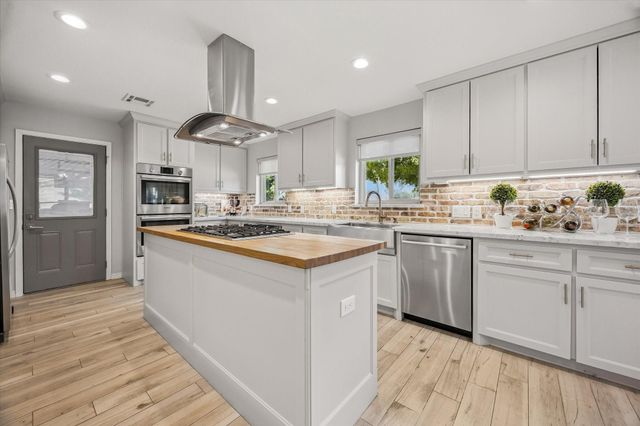 3731 Sun Valley Drive, Houston, TX 77025