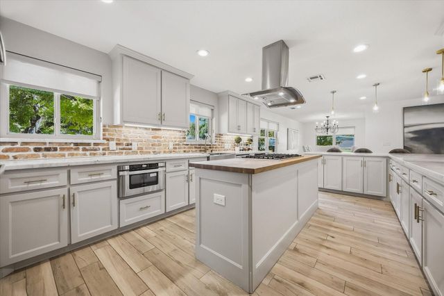 3731 Sun Valley Drive, Houston, TX 77025