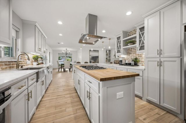 3731 Sun Valley Drive, Houston, TX 77025
