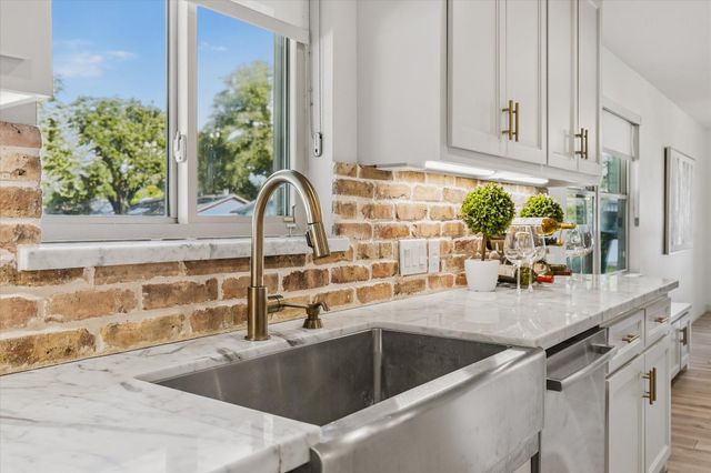 3731 Sun Valley Drive, Houston, TX 77025