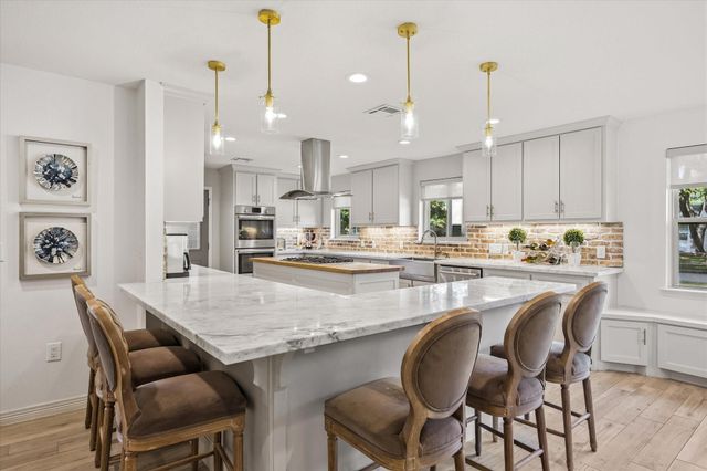 3731 Sun Valley Drive, Houston, TX 77025