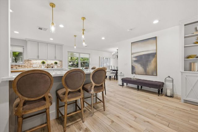 3731 Sun Valley Drive, Houston, TX 77025