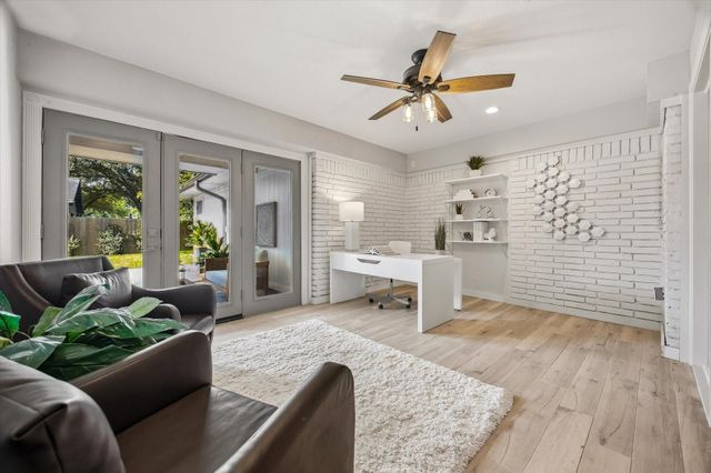 3731 Sun Valley Drive, Houston, TX 77025
