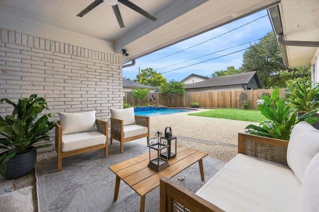 3731 Sun Valley Drive, Houston, TX 77025