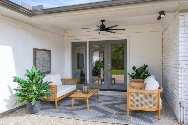 3731 Sun Valley Drive, Houston, TX 77025