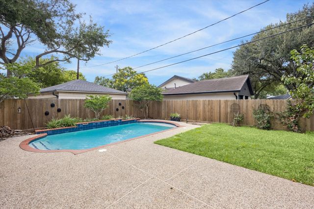 3731 Sun Valley Drive, Houston, TX 77025