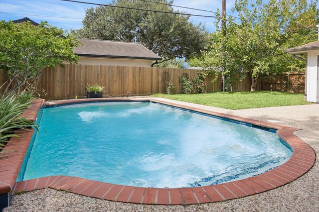 3731 Sun Valley Drive, Houston, TX 77025