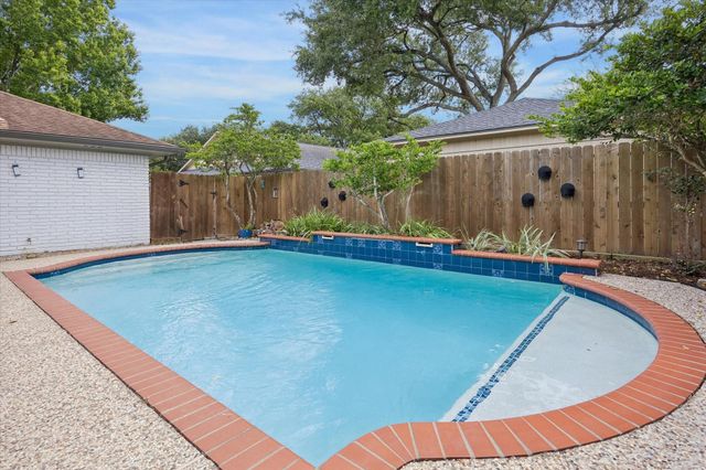 3731 Sun Valley Drive, Houston, TX 77025