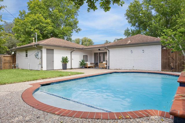 3731 Sun Valley Drive, Houston, TX 77025