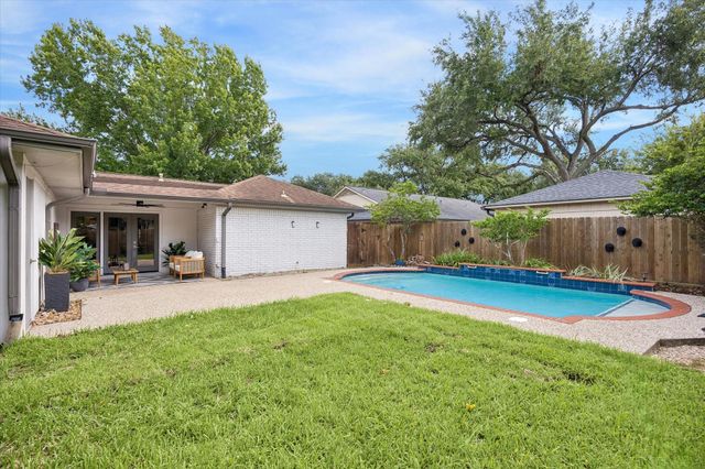 3731 Sun Valley Drive, Houston, TX 77025