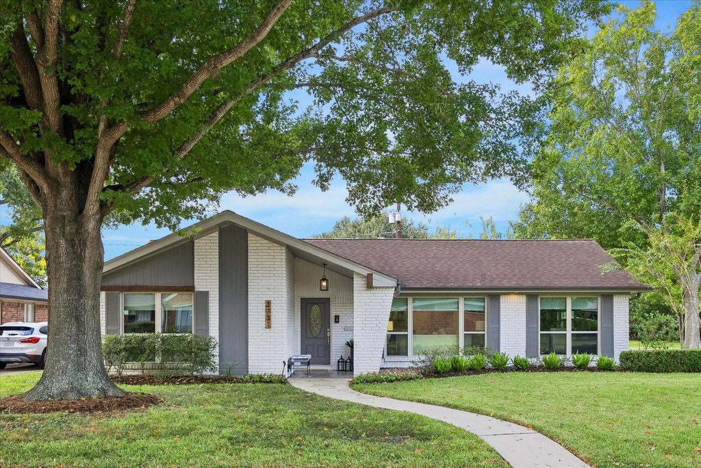 3731 Sun Valley Drive, Houston, TX 77025