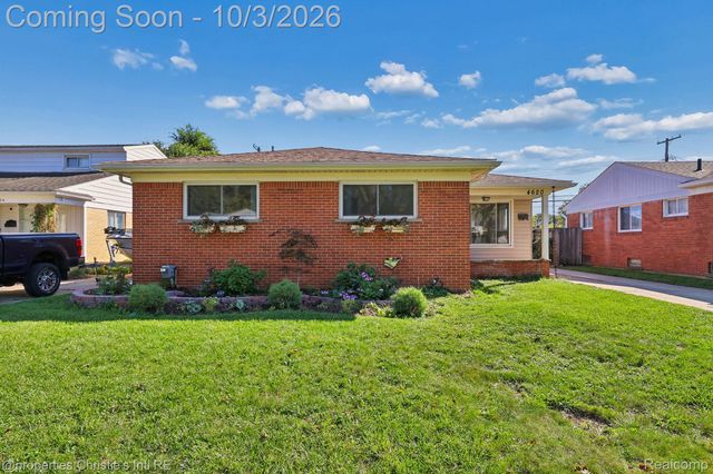 4620 Hillcrest Avenue, Royal Oak, MI 48073
