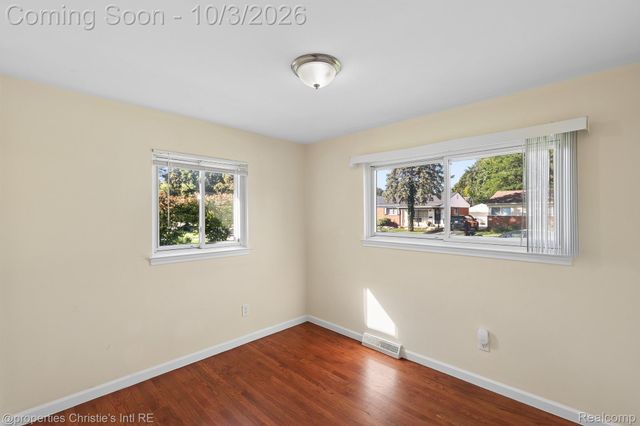 4620 Hillcrest Avenue, Royal Oak, MI 48073