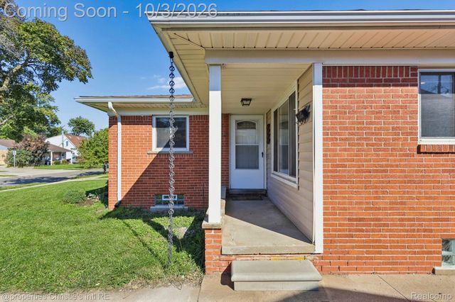 4620 Hillcrest Avenue, Royal Oak, MI 48073