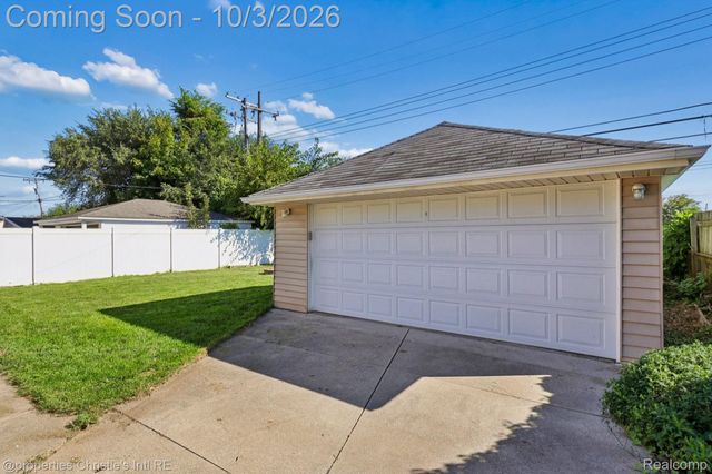 4620 Hillcrest Avenue, Royal Oak, MI 48073