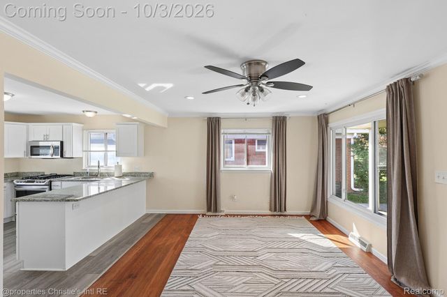 4620 Hillcrest Avenue, Royal Oak, MI 48073