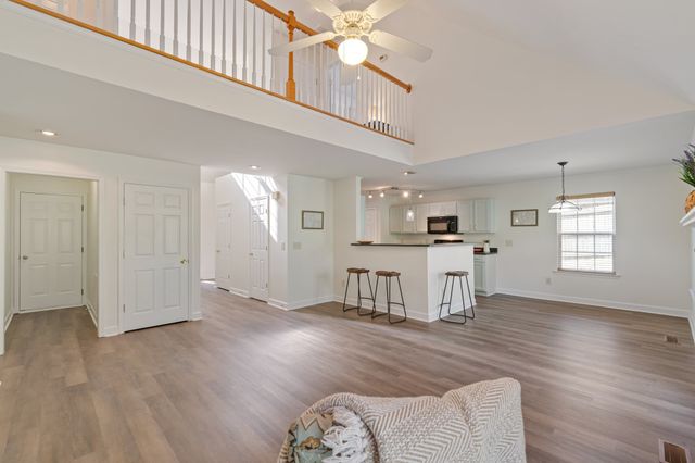 7825 Farmington Pl, Nashville, TN 37221