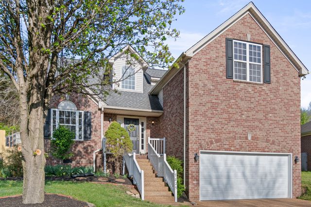 7825 Farmington Pl, Nashville, TN 37221