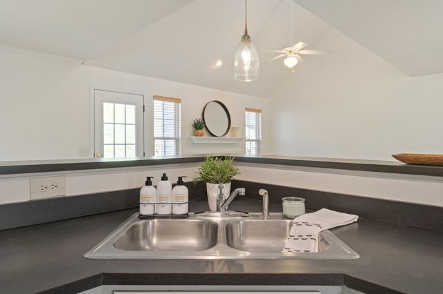 7825 Farmington Pl, Nashville, TN 37221
