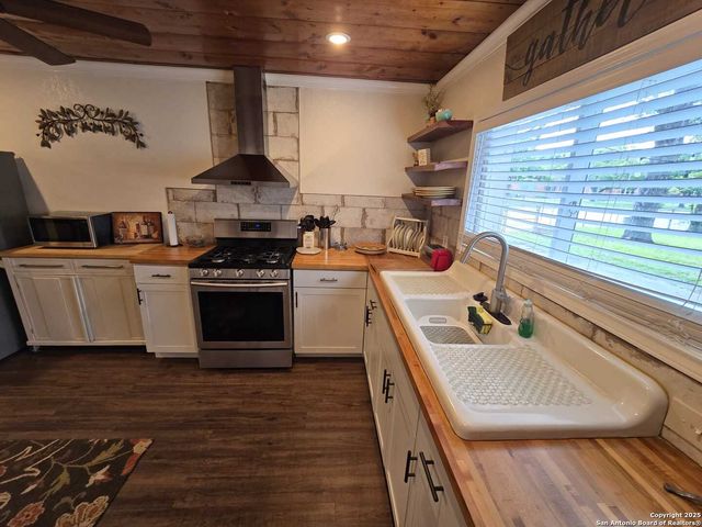 1020 Mission Rd, San Antonio, TX 78210