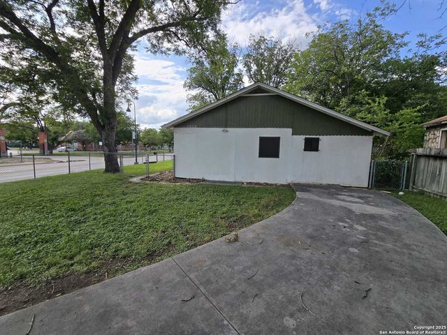 1020 Mission Rd, San Antonio, TX 78210