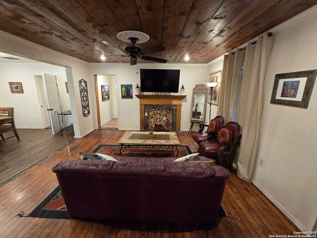 1020 Mission Rd, San Antonio, TX 78210