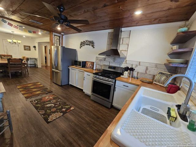 1020 Mission Rd, San Antonio, TX 78210