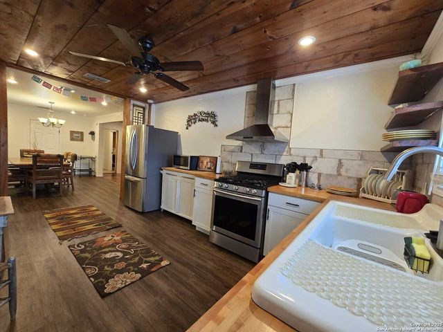 1020 Mission Rd, San Antonio, TX 78210