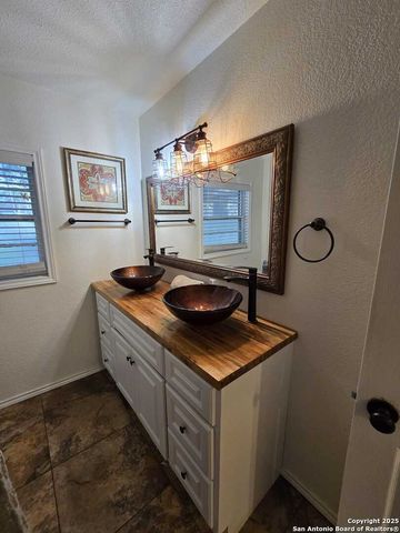 1020 Mission Rd, San Antonio, TX 78210