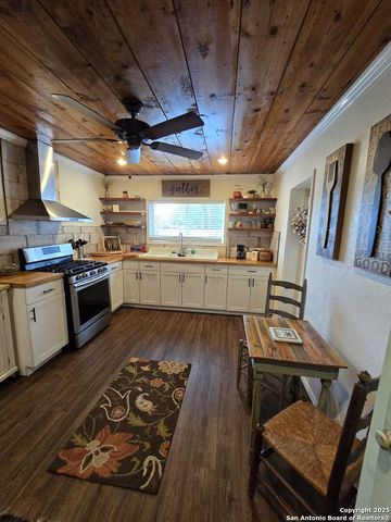 1020 Mission Rd, San Antonio, TX 78210