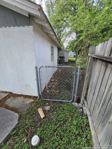 1020 Mission Rd, San Antonio, TX 78210
