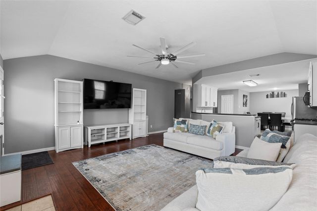 10819 Redwood Drive, Baytown, TX 77523