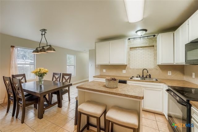 304 S Main Street, Elgin, TX 78621