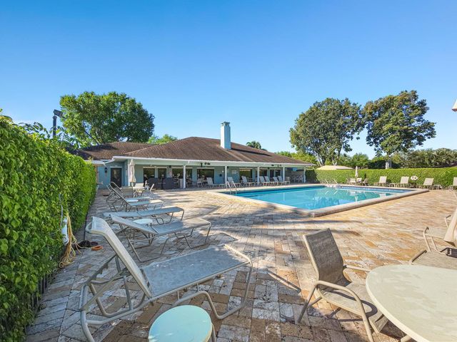 9810 Tabebuia Tree Drive B, Boynton Beach, FL 33436